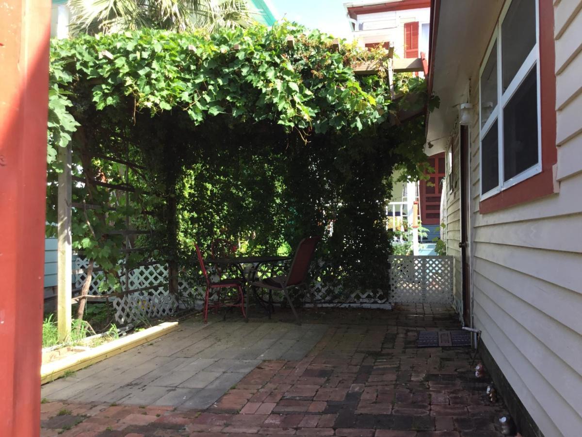 Studio Apartment At Historical House Galveston Exterior photo