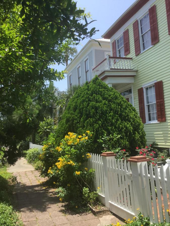Studio Apartment At Historical House Galveston Exterior photo
